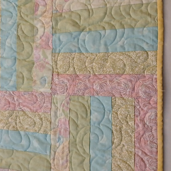 Patchwork Quilt Pastels - Picture 6 of 14